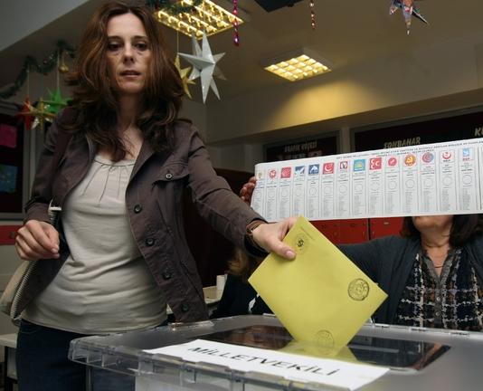 Ψηφίζουν αύριο 52 εκατομμύρια Τούρκοι ψηφοφόροι